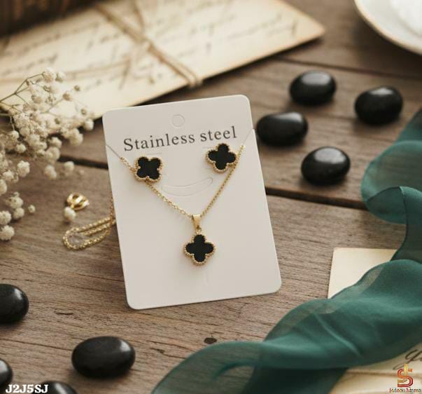 Beautiful chain and earrings set