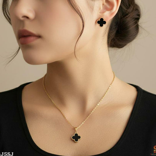 Beautiful chain and earrings set